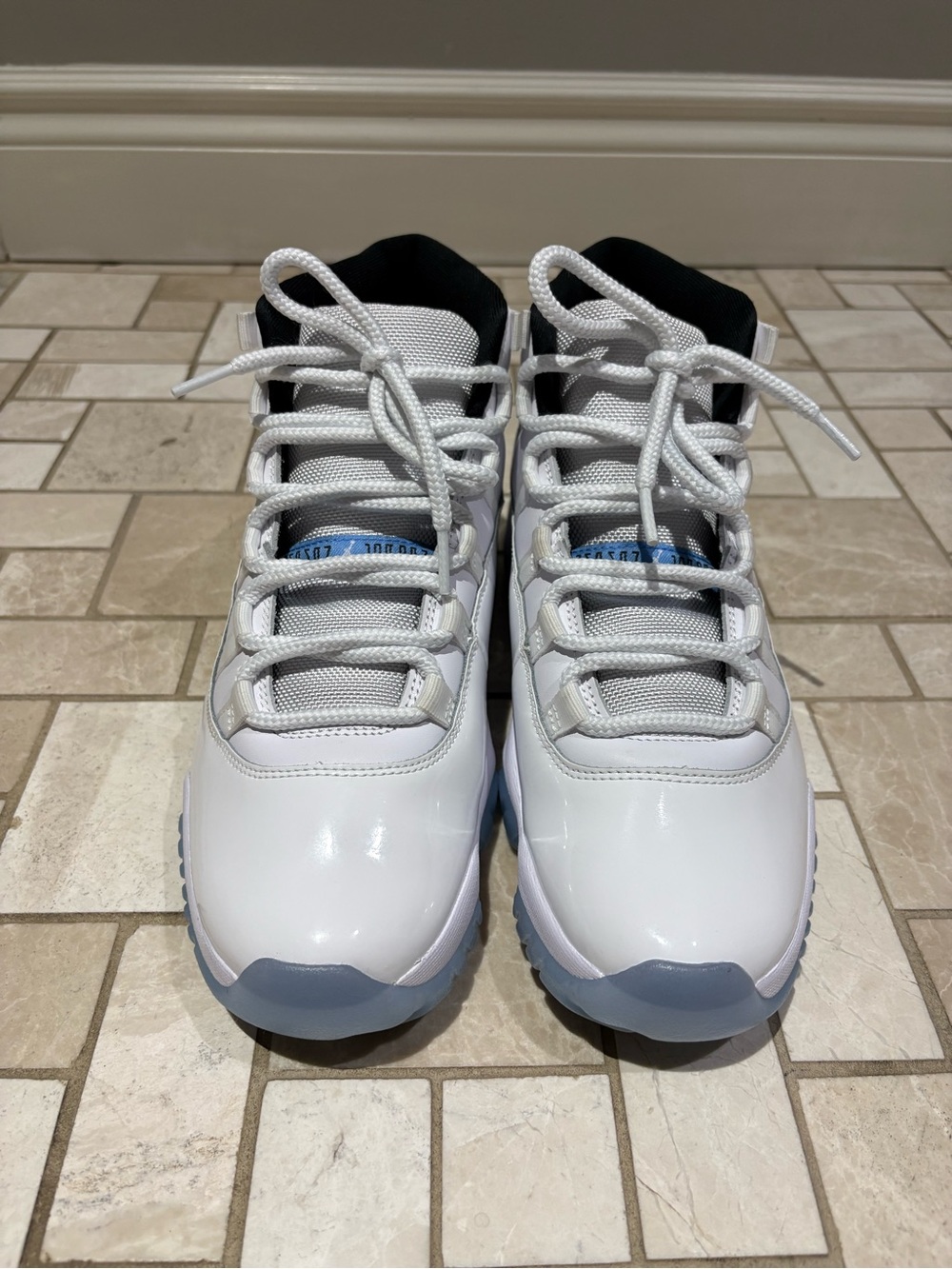 Air Jordan 11 Retro 'Legend Blue / Columbia' 2024 - Size 9 Mens